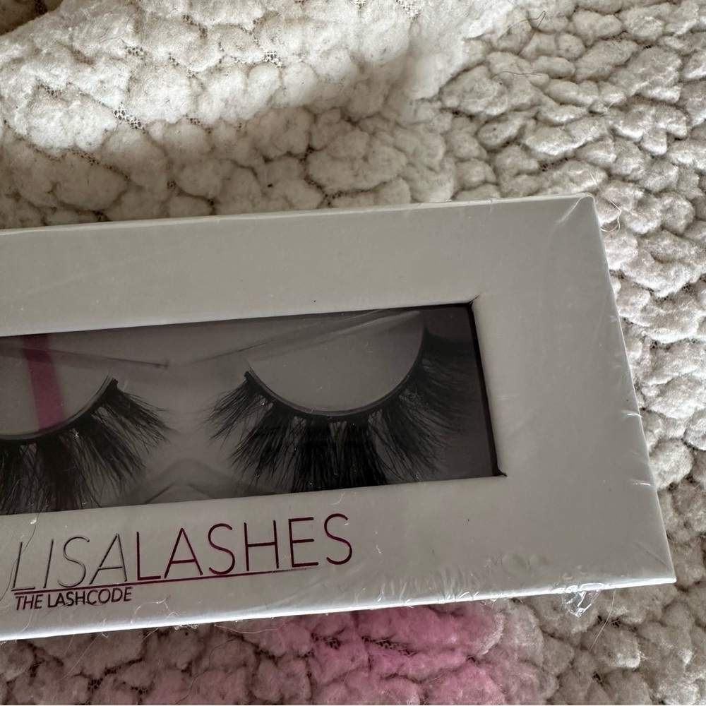 LADY Code Fake Lashes - Picture 4 of 4